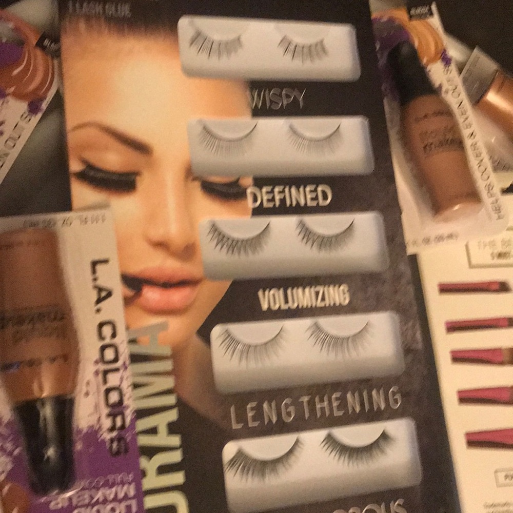 Makeup - Picture 2 of 3